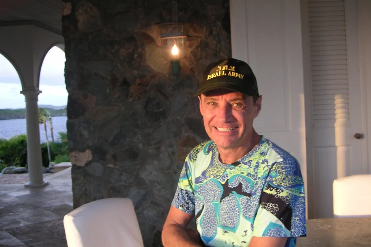 The Mega Agency / Vida Press