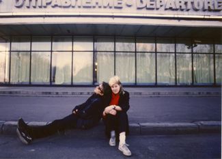 Юрий Каспарян и Джоанна Стингрей в Ленинградском аэропорту в 1987 году