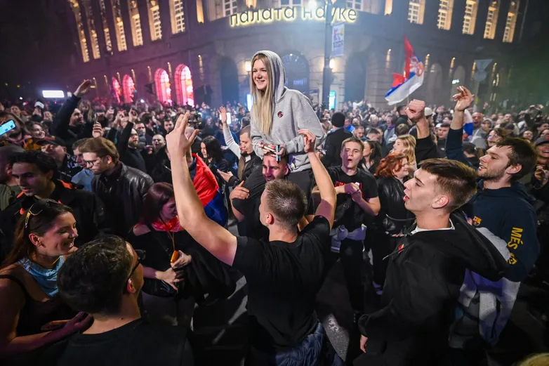 Жители Белграда радуются победе «студентов» и поражению Александра Вучича